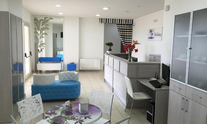Fabrizio House | Unwind at Holiday Affittacamere with Oceanfront Views