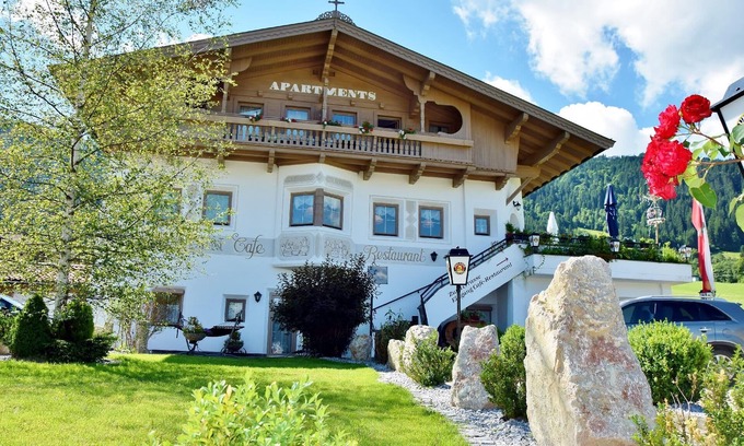 Hopfgarten im Brixental Apartment | Spacious Holiday Apartment in Wildschönau-Niederau