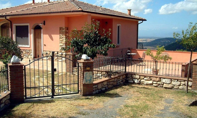 Castellina Marittima Apartment | Cozy Holiday Apartment in Castellina Marittima for 5 Guests