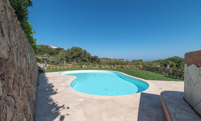 Santa Teresa di Gallura Apartment | Sea View Holiday Apartment "La Rosa dei Venti" with Pool