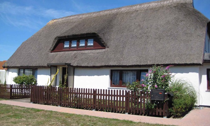 Hiddensee Apartment | Tranquil Baltic Beach Retreat: 100m to Shoreline & Spa
