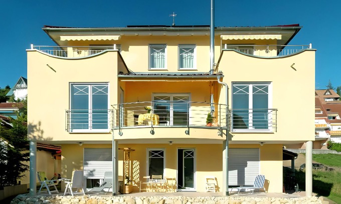 Unteruhldingen Apartment | Holiday Apartment 'Jacqueline' with Private Terrace, Shared Garden and Wi-Fi
