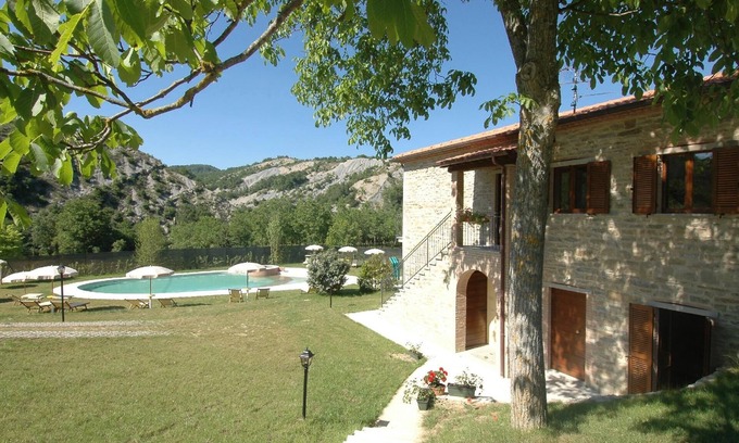 Apecchio Apartment | Cozy Sant'Angelo in Vado Apartment with Ocean View