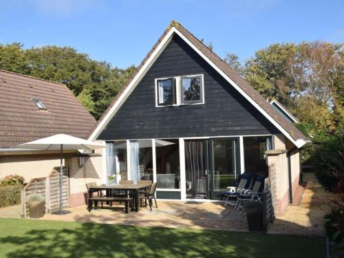 Sint Maartensvlotbrug Apartment | Inviting Holiday Apartment Zonnewende 16 for Family Getaways
