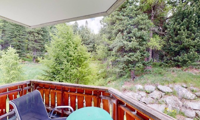 Champfer Apartment | Cozy Holiday Apartment in Champfèr, St. Moritz for 4