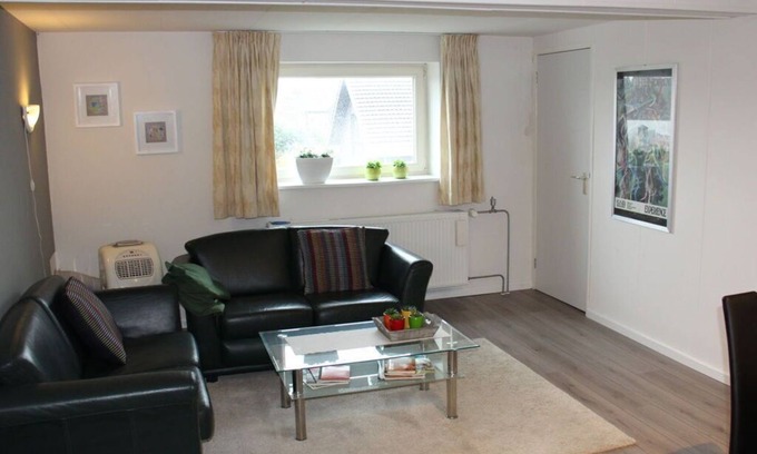 Effeld Apartment | Cozy Holiday Apartment by the Forest Lake with Breakfast