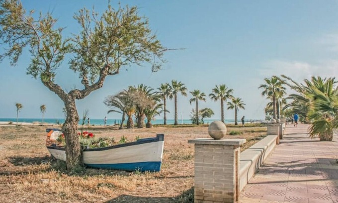 El Grau de Moncofa Apartment | Cozy Moncofa Beach Apartment with Balcony & Ocean Views