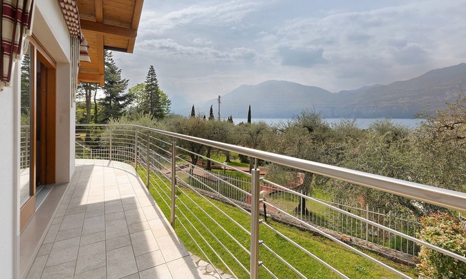 Magugnago Apartment | Relaxing Casa-Lago Suite with Lake View & Shared Pool