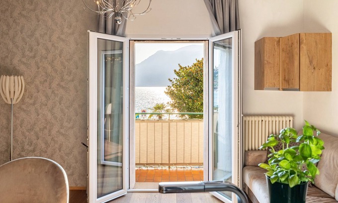 Assenza Apartment | Idyllic Holiday Apartment "Assenza" with Lake View & Balcony