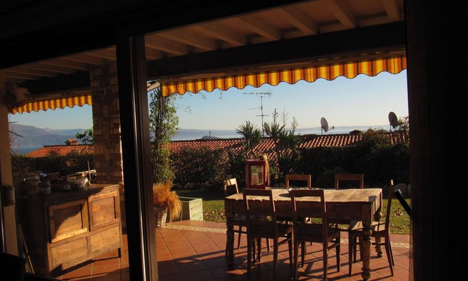 Castello Apartment | Cozy Twin House Apartment in Puegnago sul Garda for 4