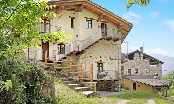 San Michele Prazzo Apartment | Cozy Holiday Apartment "Carlina Tano Di Grich" with Balconies