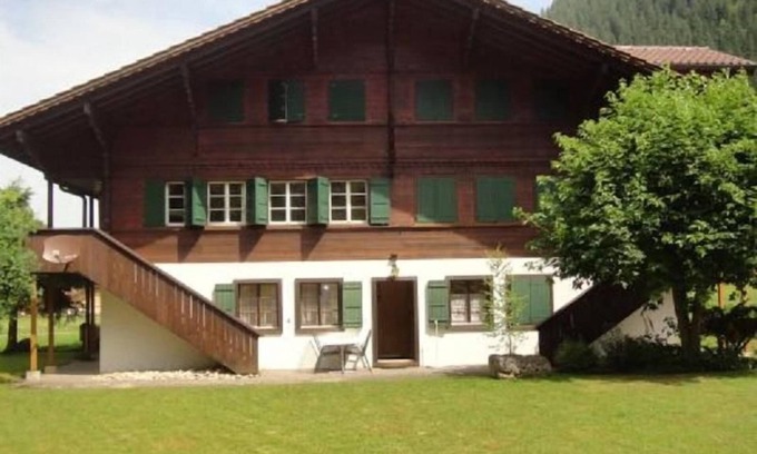 Lenk Ski Chalet | Cozy Holiday Apartment in Lenk im Simmental for Families
