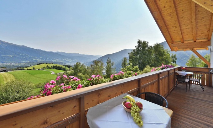 Spinga Apartment | Mountain View Apartment “Dolomitenblick” with Garden & Wi-Fi