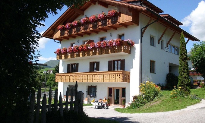 Maranza House | Inviting Holiday Apartment in Meransen for 5 Guests