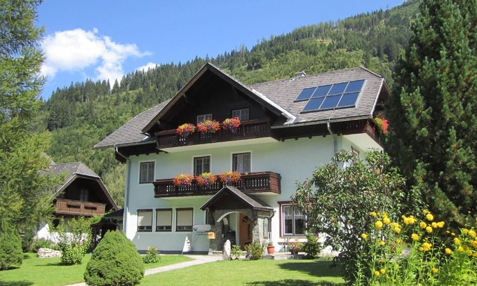 Donnersbachwald Apartment | Cozy Holiday Apartment in Donnersbachwald for Small Groups