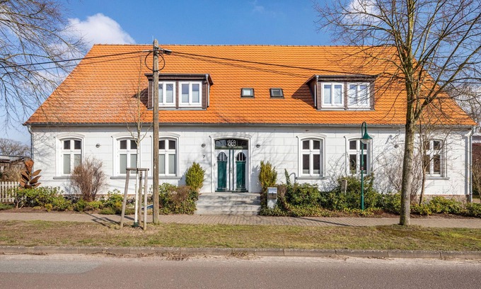 Muritz Apartment | Pet-Friendly Holiday Apartment "Storchenhorst" with Wi-Fi