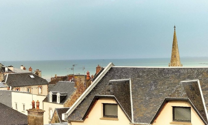 Saint-Pair-sur-Mer Apartment | Cozy Holiday Apartment in St Pair sur Mer for 2-3 Guests