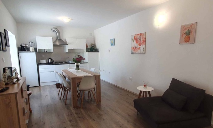 Novaki Pazinski Apartment | Oceanfront Holiday Apartment with Terrace and Spa