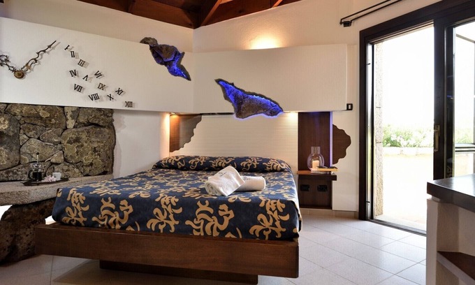 Porto San Paolo Apartment | Stylish Two-Room Apartment with Sea View - "L’Ea di Lavru"