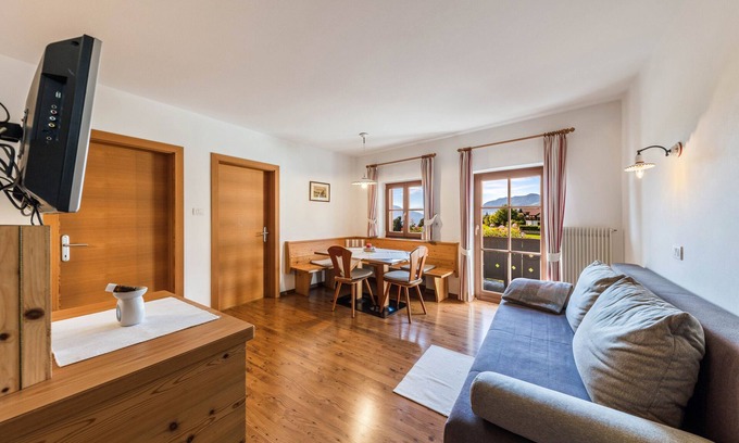Fie allo Sciliar Apartment | Enchanting Apartment "Florerhof Flieder" with Mountain View
