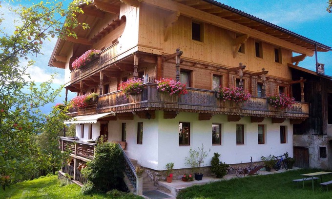 Gerlosbergeben Apartment | Cozy Farm Retreat: Ski Resort Apartment with Lake View