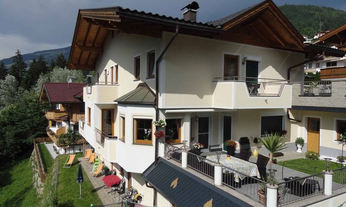 Gerlosbergeben Apartment | Mountain View Apartment with Spa and Pet-Friendly Amenities