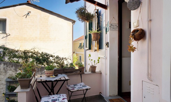 Diano Castello Apartment | Oceanfront Holiday Apartment "Ca' A Riga" with Private Terrace