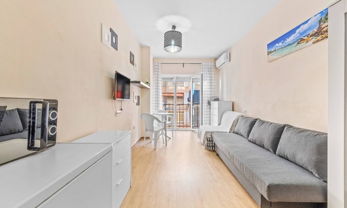 Torrevieja Apartment | Beachside Holiday Apartment with Ocean View Amenities