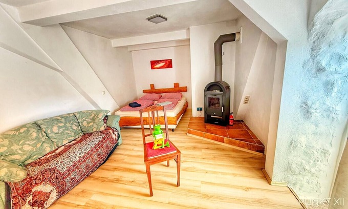 Burghaslach Apartment | Cozy Holiday Apartment "Wohnung 3" with Garden & Wi-Fi