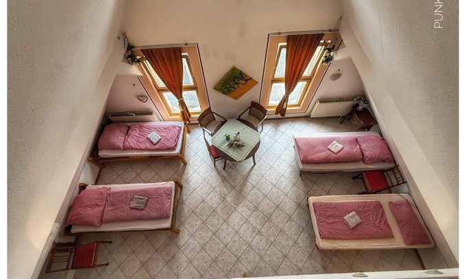 Burghaslach Apartment | Beautiful Holiday Apartment with Garden & Wi-Fi Access