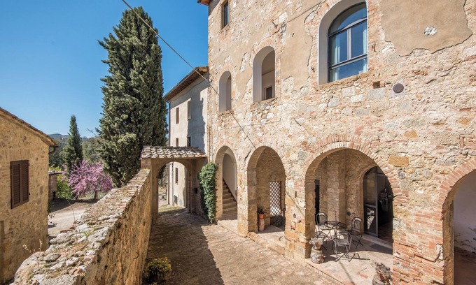 Montegabbro Apartment | Cozy Holiday Apartment "Arianna" with Terrace & Wi-Fi