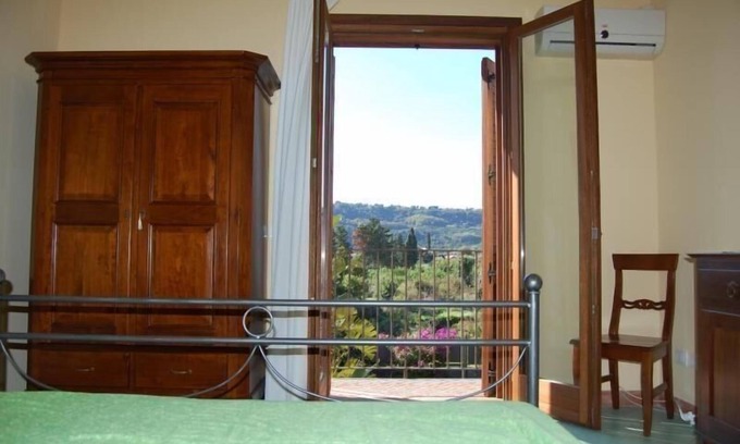 Santa Tecla Apartment | Cozy Holiday Apartment in Acireale for Families & Couples