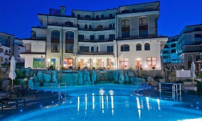 Aheloy Apartment | Cozy Holiday Apartment Aheloy with Pool & Family-Friendly Perks