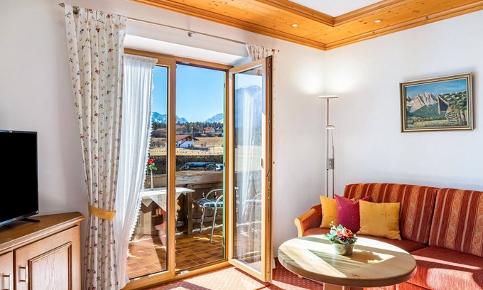 Kruen Apartment | Mountain View Retreat: Soiernsee Alpenblick Apartment with Garden