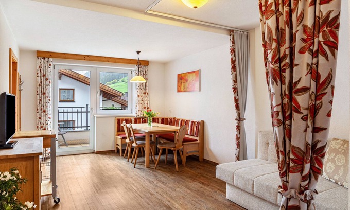 Ischgl Apartment | Cozy Alpenflora 1: Mountain View Apartment with Balcony