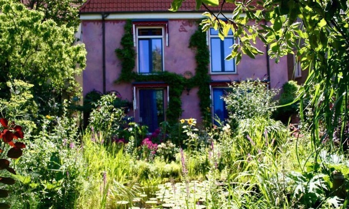 Velsstraße Apartment | Cozy Holiday Apartment AndereWelt-Bochum with Kitchen & Breakfast