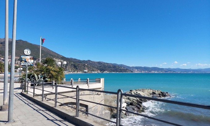 Arenzano Apartment | Cozy Holiday Apartment Arenzano for 4 with Breakfast & Kitchen