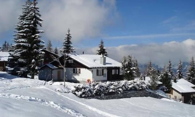 Axalp Ski Chalet | Cozy Holiday Apartment Axalp for 4 Guests with Kitchen