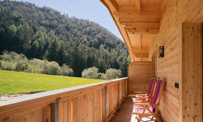Luson Apartment | Mountain View Apartment "Balbeinhof Apt Reh" with Balcony & Wi-Fi