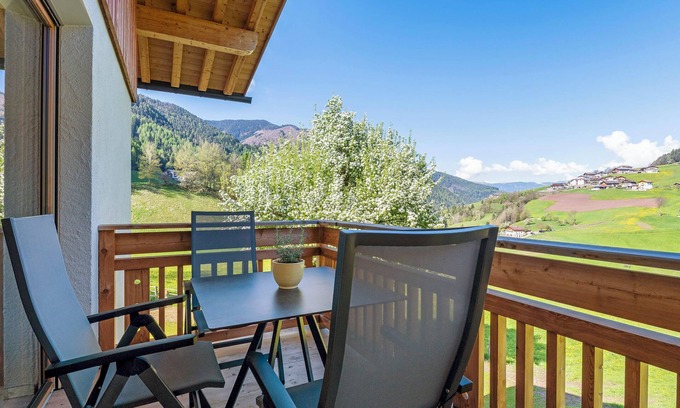 Villnoss Apartment | Holiday Apartment 'Baumannhof Apartment Aria' with Mountain View, Shared Terrace and Wi-Fi