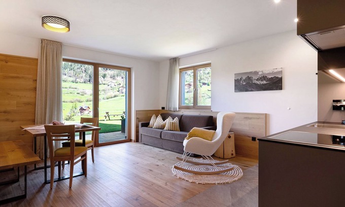 Villnoss Apartment | Holiday Apartment 'Baumannhof Apartment Tera' with Mountain View, Shared Terrace and Wi-Fi