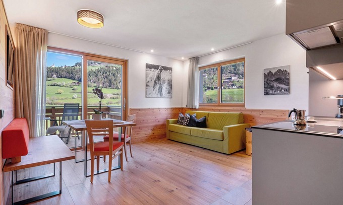 Villnoss Apartment | Holiday Apartment 'Baumannhof Apartment Ignis' with Mountain View, Shared Terrace and Wi-Fi
