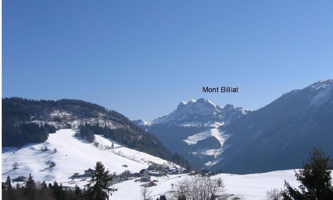 Hirmentaz Apartment | Cozy Holiday Apartment Bellevaux for 6 with Kitchen Access