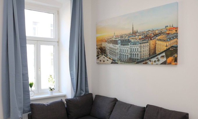 Neulerchenfeld Apartment | Modern Holiday Apartment "Big and New" with Ocean View