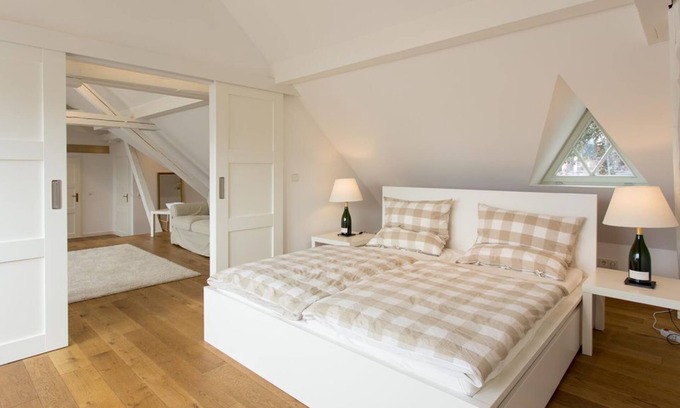Filzen Apartment | Top-Rated Ocean View Apartment "Blanc et Noir" Awaits You