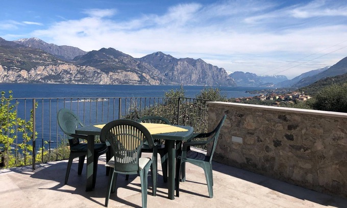 Castelletto Apartment | Top-Rated Brenzone Apartment for 4 with Pet-Friendly Amenities