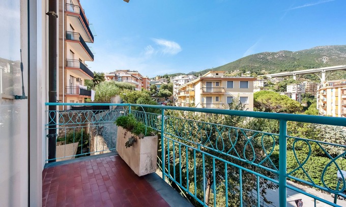 Arenzano Apartment | Cozy Holiday Apartment "Buonarroti" with Balcony & Wi-Fi