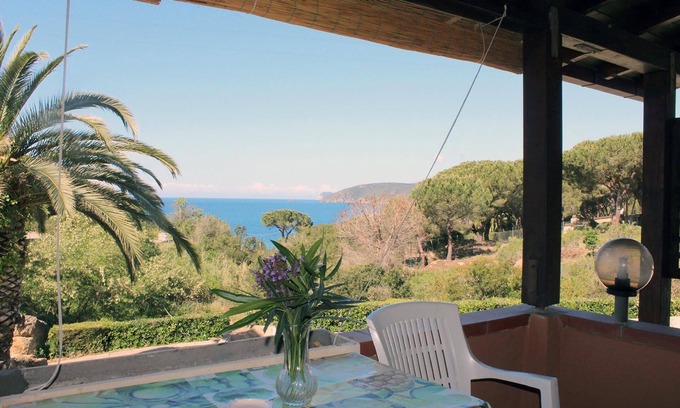 Madonna delle Grazie Apartment | Cozy Capoliveri Holiday Apartment for 1-4 Guests