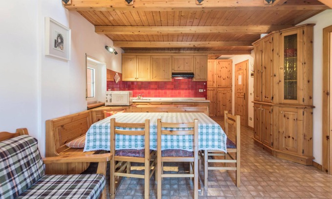 Alba Apartment | Mountain View Holiday Apartment Casa Lorenz with Wi-Fi & Garden