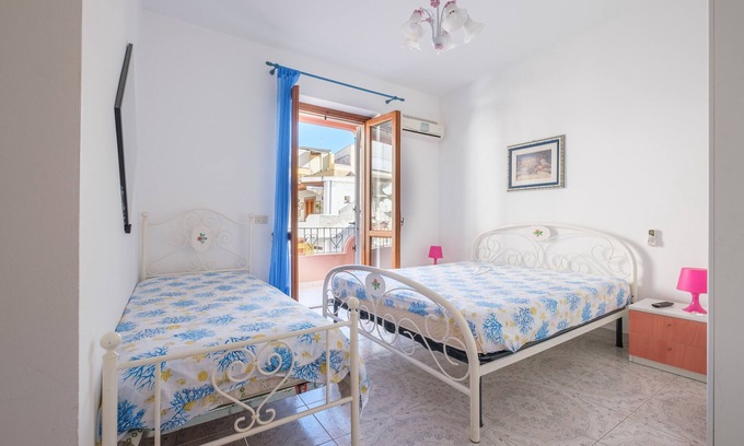 Canneto Apartment | Cozy Holiday Apartment "Case Vacanza Armando" with Ocean Views